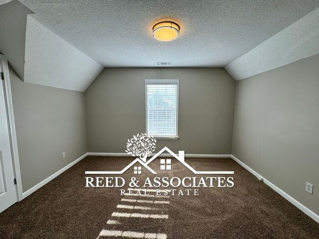 Building Photo - 3 Bedroom + Bonus in Collierville!
