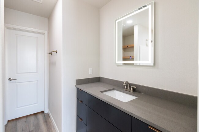 Two Story (3 bed/3.5 bath/1 car garage) - 406 38th St