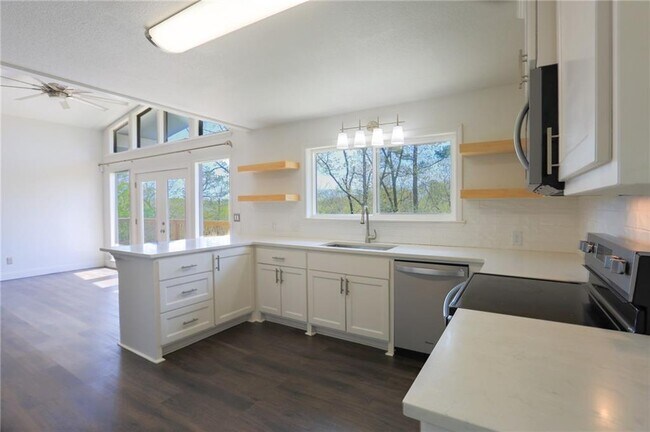 Building Photo - 42 Hope Dr