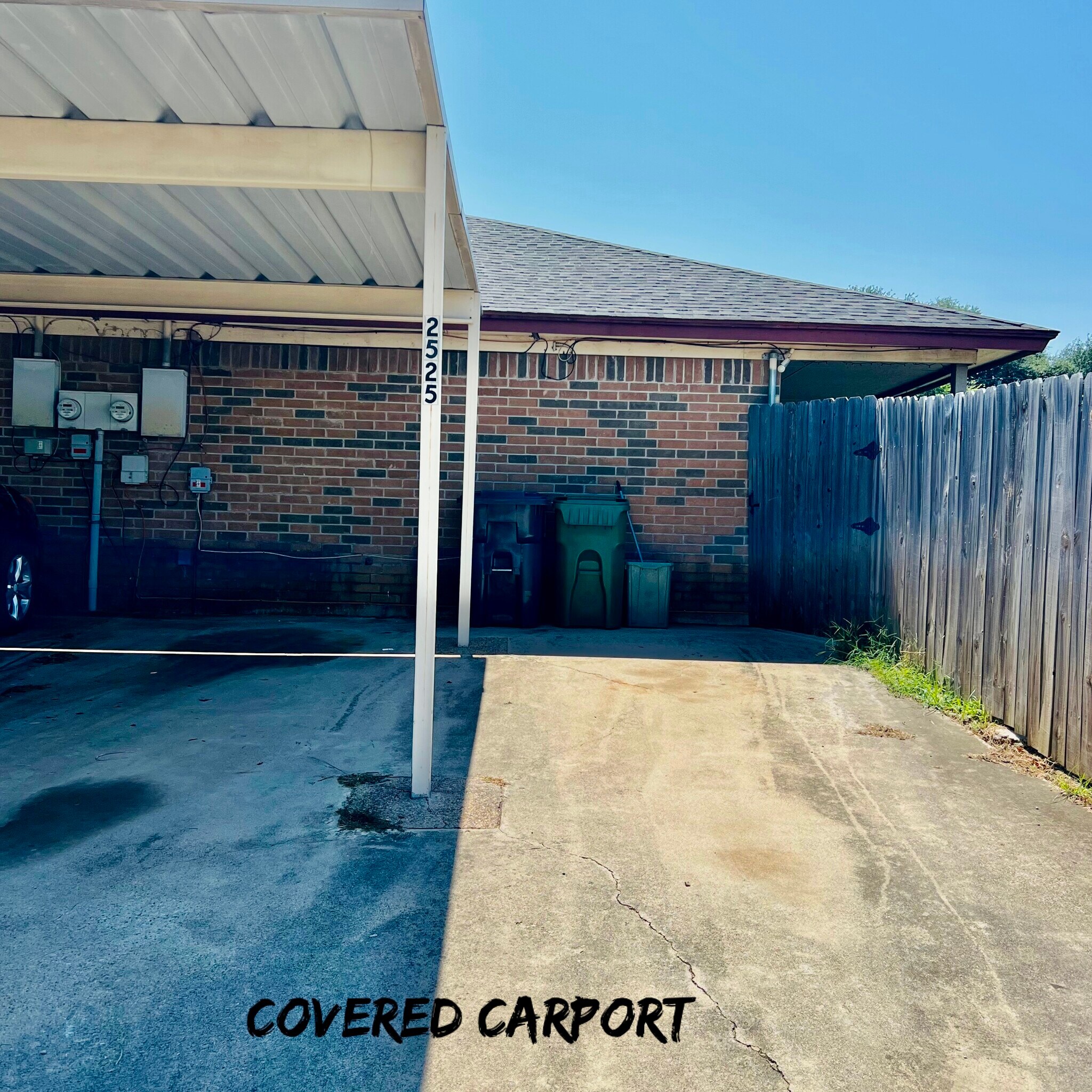 Building Photo - 2525 Esquire Dr