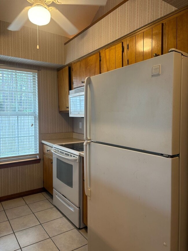 Building Photo - Charming 2 Bedroom in Fort Walton Beach!