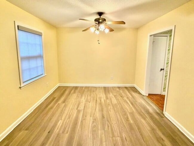 Building Photo - Now Leasing a 3-bedroom 2.5 bath Condo/Townhome