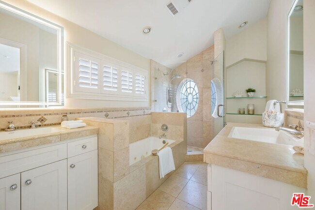 Building Photo - 707 Jasmine Ave