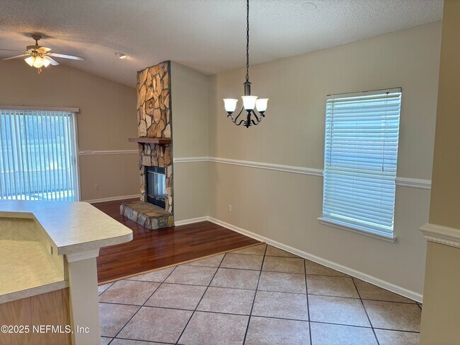 Building Photo - 8984 Bridgecreek Dr W