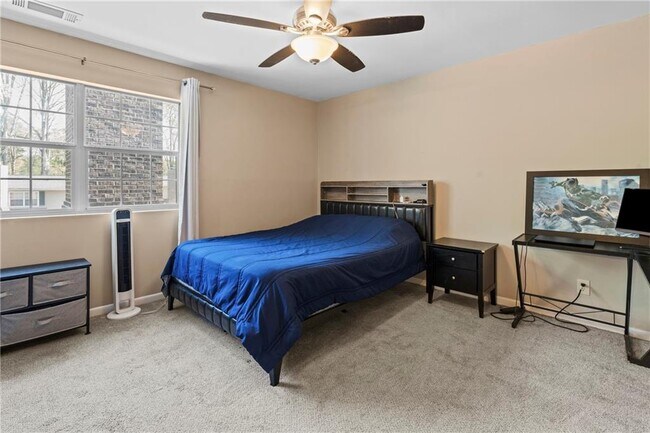 Building Photo - 547 Picketts Bend Cir