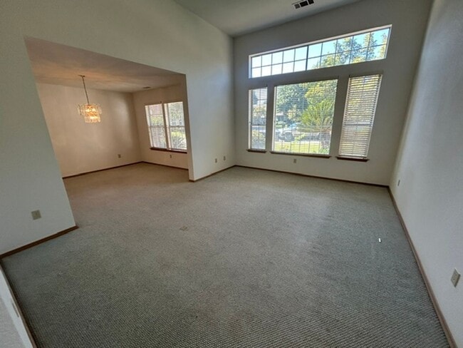 Building Photo - 3 Bedroom 2 Bathroom with a Bonus Room and Pool in the El Diamante School District!