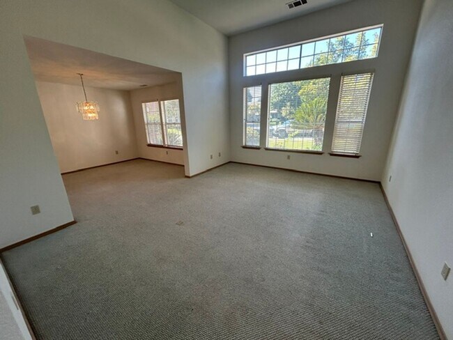 Building Photo - 5730 W Laura Ct