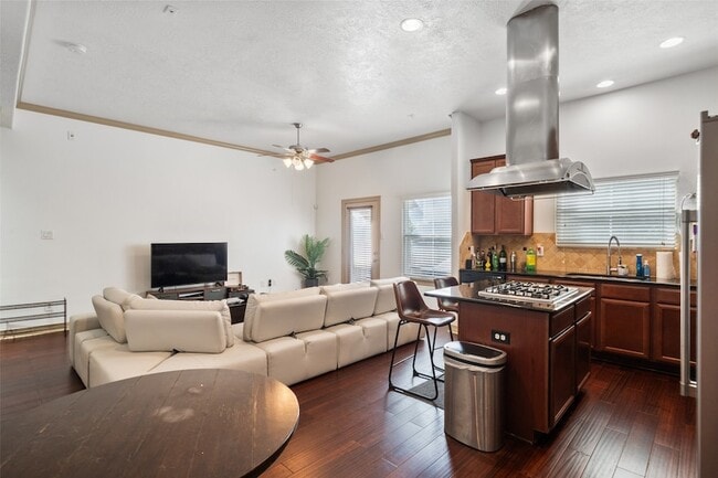 Building Photo - 911 McKinney Park Ln