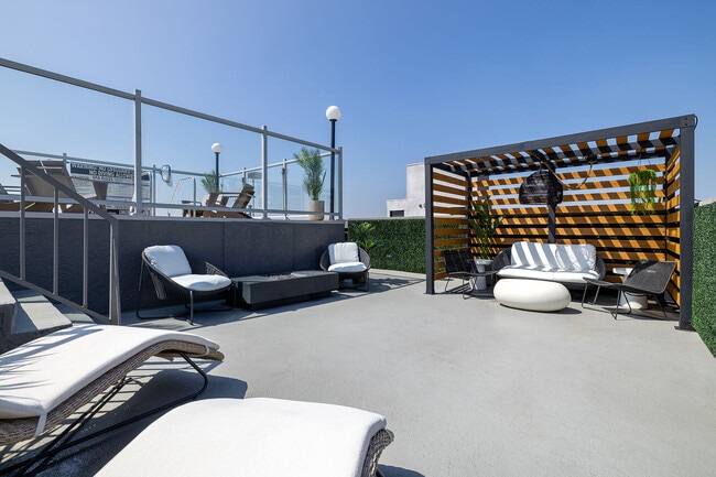 Building Photo - Indie Westside