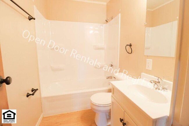 Building Photo - 706 Prospect Ave