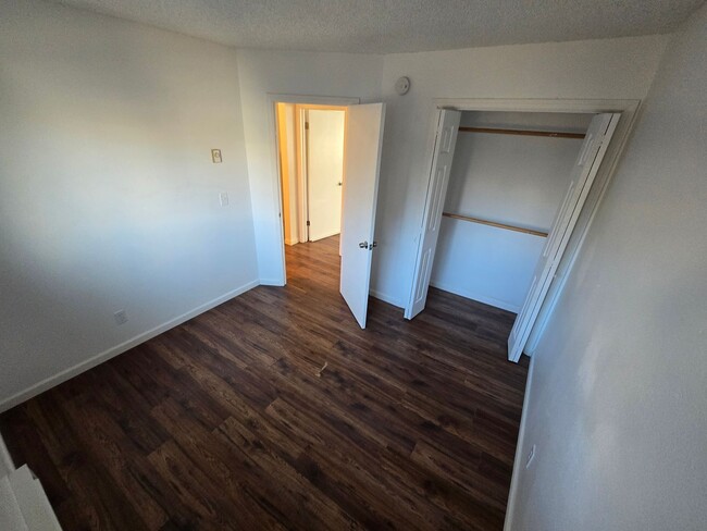 Building Photo - 2 Bed, 1 Bath Townhouse next to NAU!! Stud...