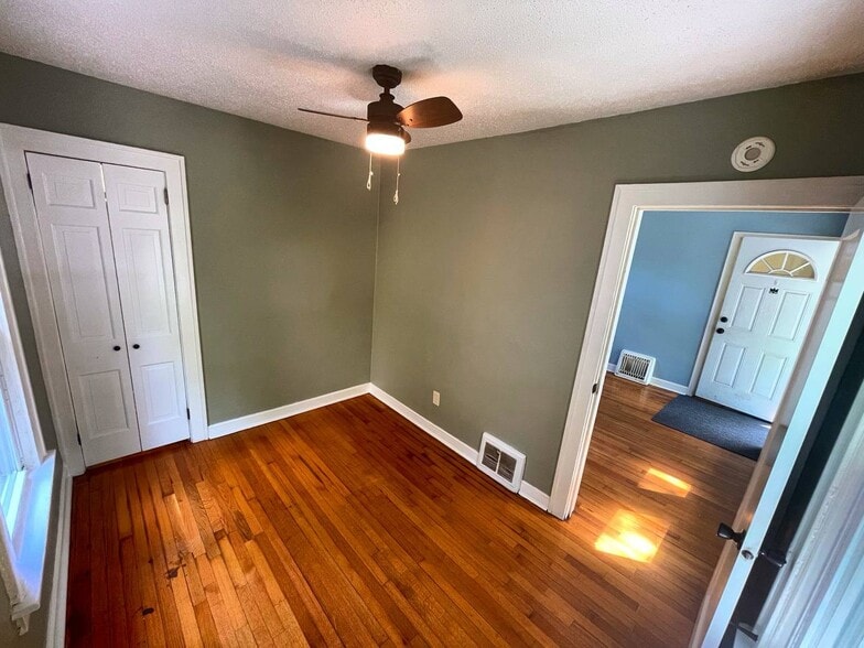 Bedroom - 4538 Colfax Ave N
