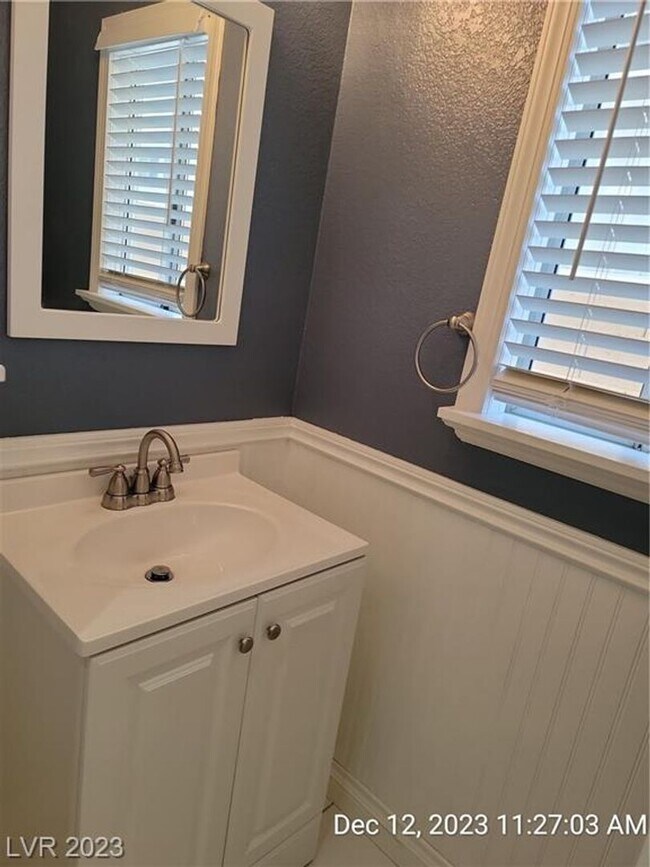 STUNNING NW HOME IN GATED COMMUNITY!! 8848 Hampton Green Ave Las