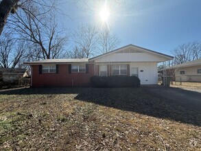 Building Photo - 4 bed 1.5 bath in Huntsville AL