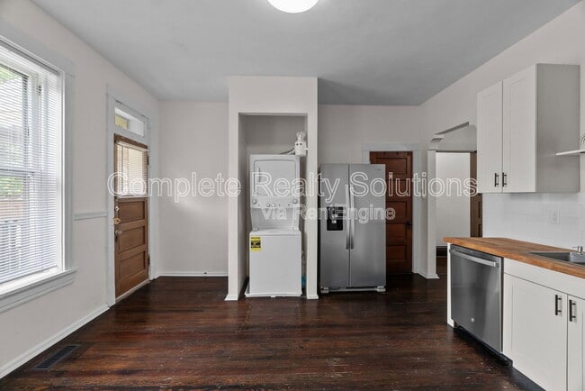 Building Photo - 2042 Russell Blvd