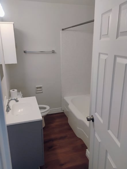 Building Photo - 380 E 100 N