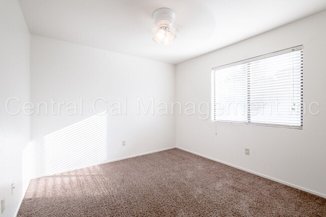 Building Photo - 8400 Laborough Dr