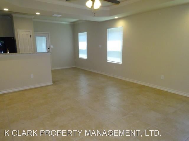 Building Photo - 3 br, 2.5 bath House - 6942 LAKEVIEW DR #102