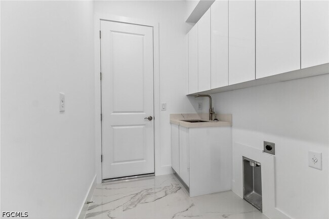 Building Photo - 4107 16th St SW