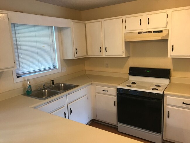 Building Photo - Modern 2BR/1.5BA Townhome in Prime Kennesa...