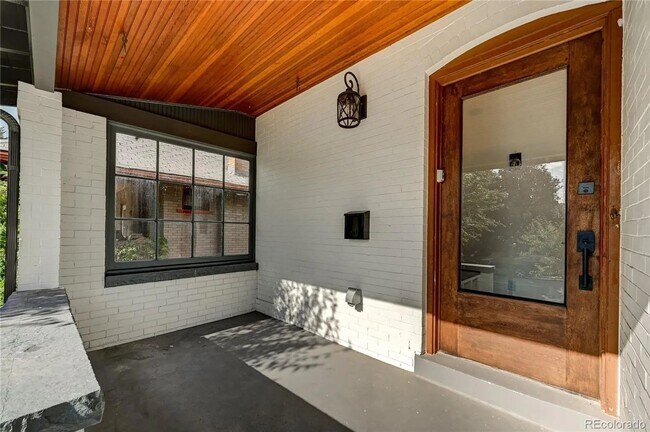 Building Photo - Stunning remodel in the beautiful Potter Highlands! 5 bedrooms 3.5 baths!