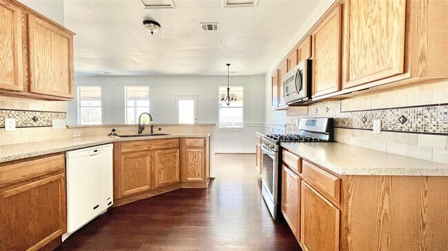 Building Photo - 1102 Middle Brook Dr