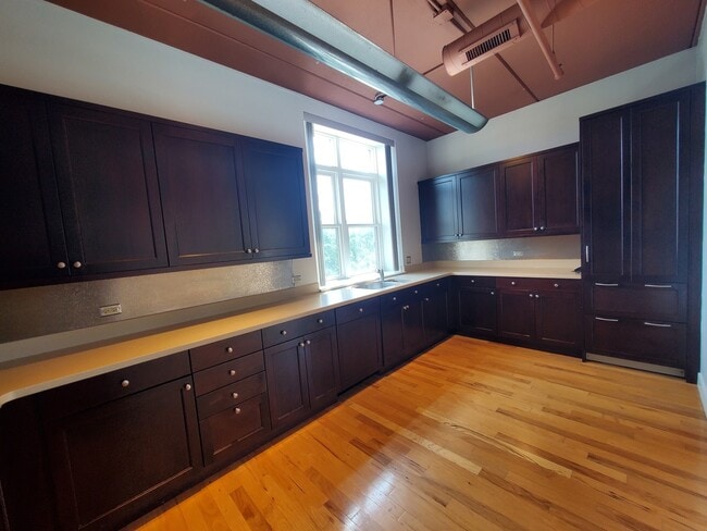 Building Photo - 10 S Dunton Ave