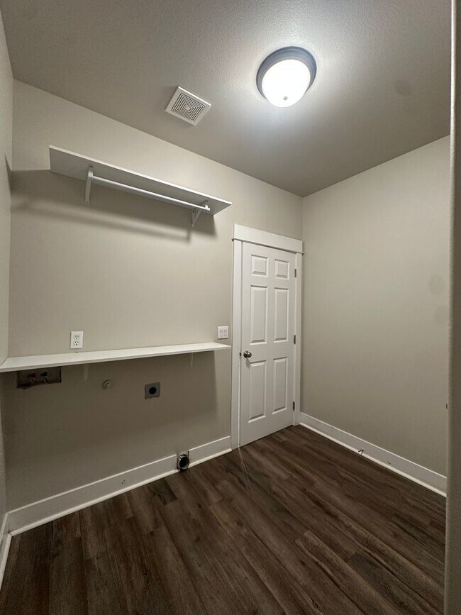 Building Photo - Beautiful home in SE Bend near Jewell Elementary!