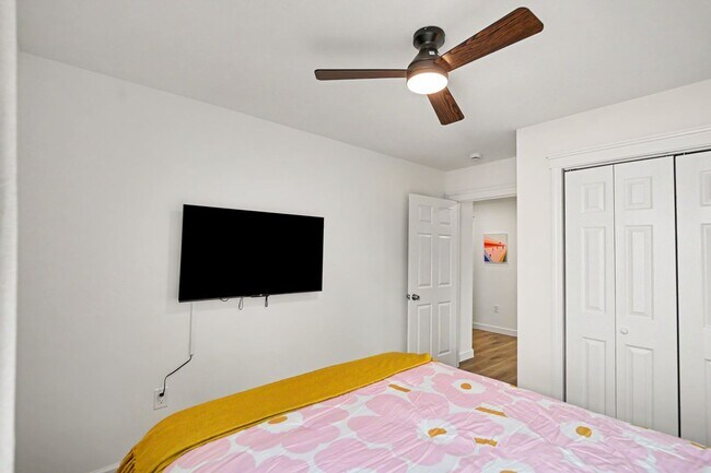 Building Photo - Relaxing 4BR Home in Peaceful Neighborhood