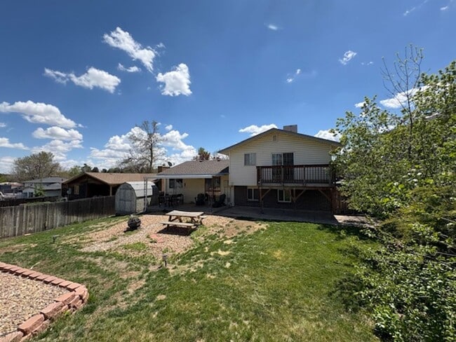 Building Photo - Fantastic 3 bed 2 bath home in Centennial ...