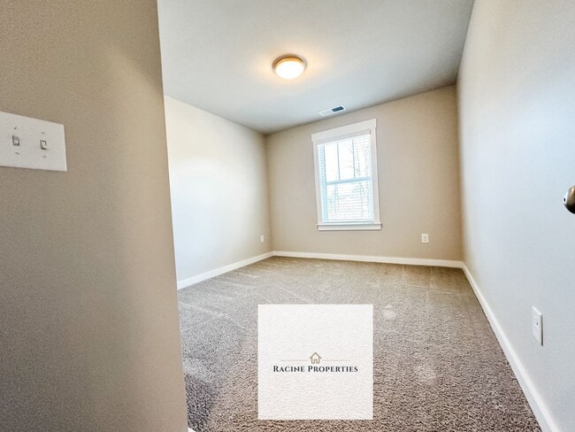 Building Photo - Charming Townhouse in Greer, SC