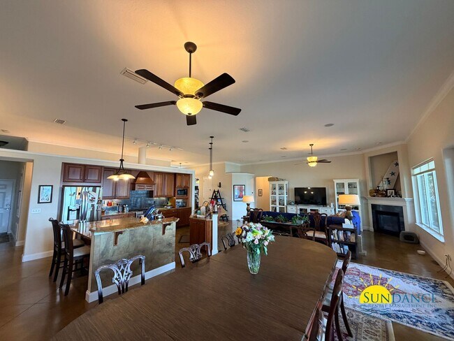 Building Photo - Beautiful Waterfront Property in Prime Location!
