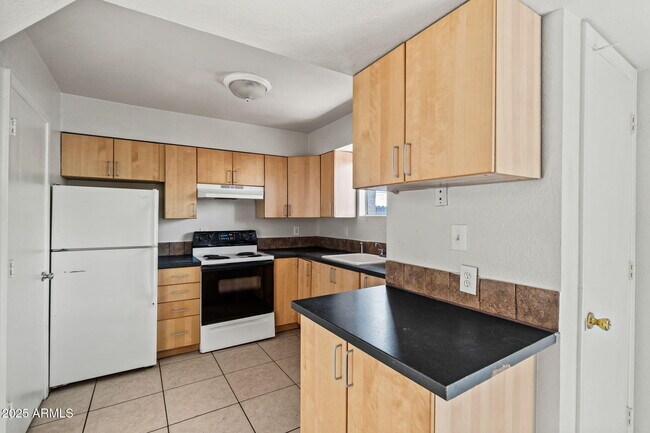 Building Photo - 1742 E Pepper Cir