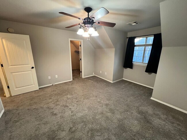 Building Photo - Stunning Home in Bixby Schools!