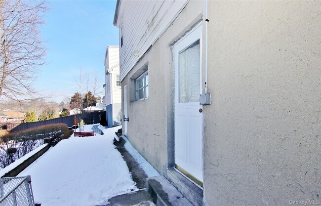 Building Photo - 201 Bennett Ave