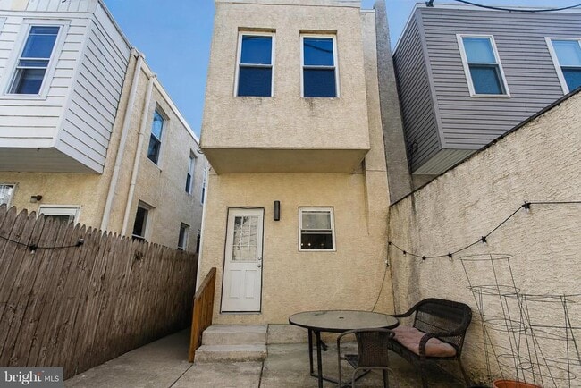 Building Photo - 2425 Wharton St