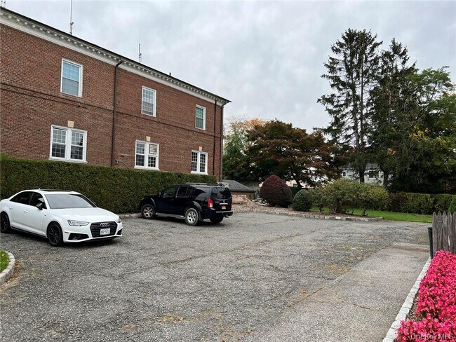 Building Photo - 39 Wilmot Rd