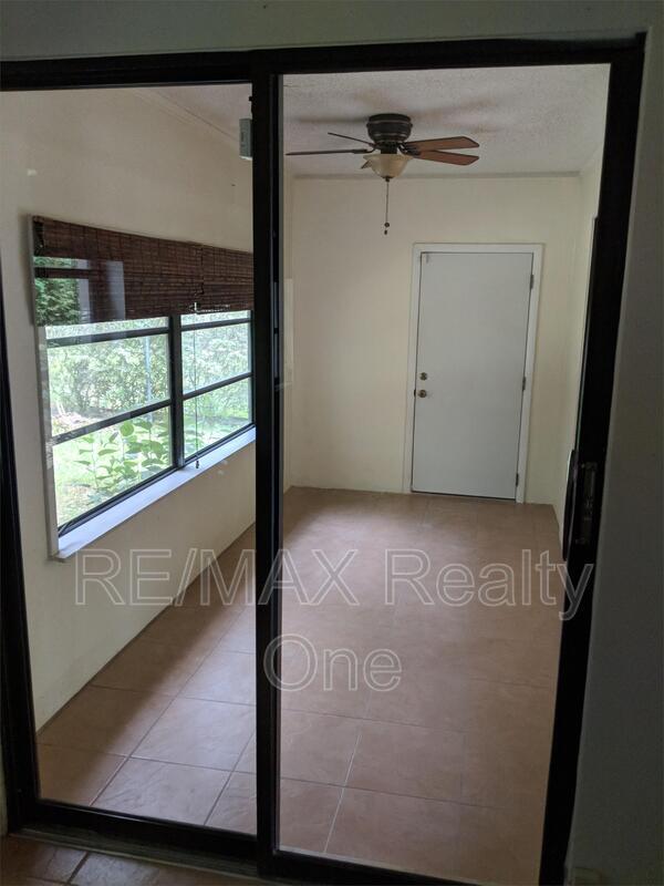 Building Photo - 25 Dogwood Dr