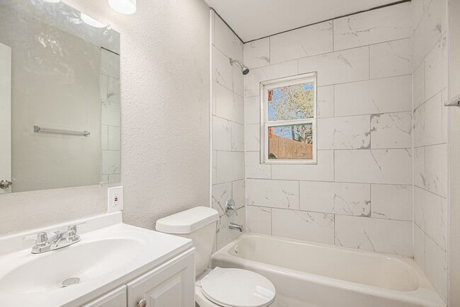 Building Photo - 406 Dawson Cir