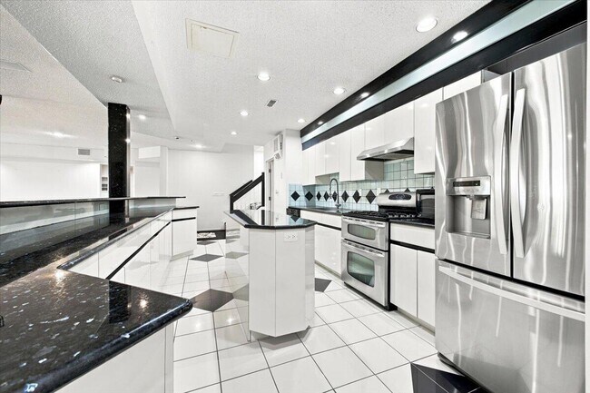 Building Photo - 6122 Trailwood Ln