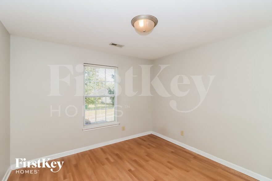 Building Photo - 811 Swearngan Ridge Ct