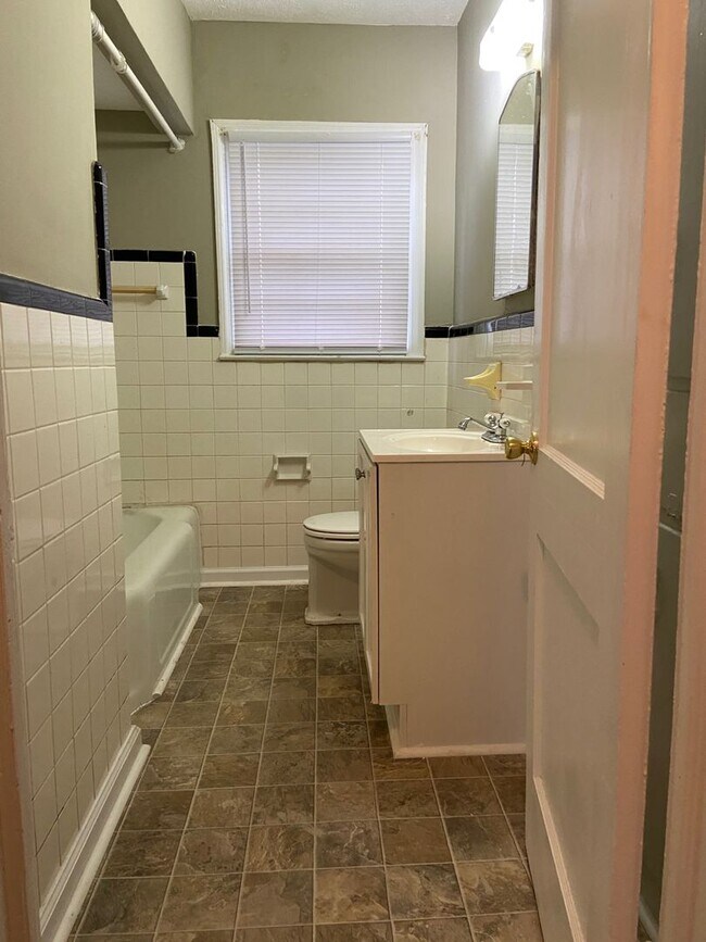 Building Photo - **AVAILABLE NOW**Nice 3 Bedroom / 1 Bathroom Home for Rent in Columbus, GA***