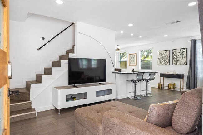 Building Photo - 4512 W Village Ct