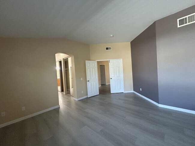 Building Photo - 37978 Spur Dr