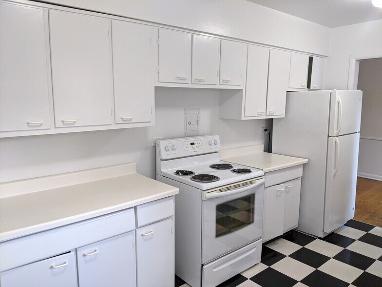 Building Photo - 701 Austin St