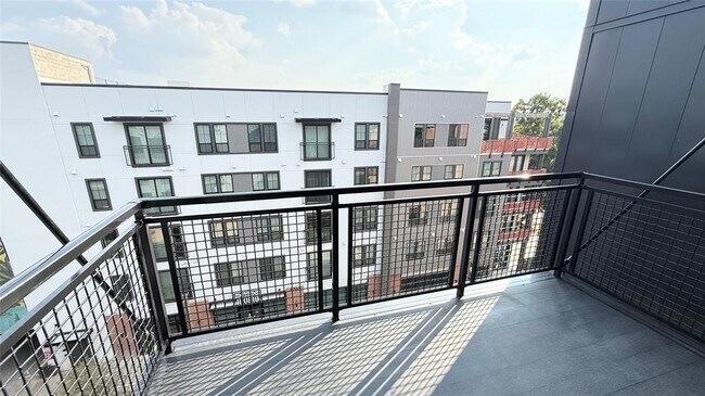 Building Photo - 4315 S Congress Ave