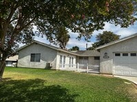 Building Photo - Riverside Home For Rent- 3 bedrooms!
