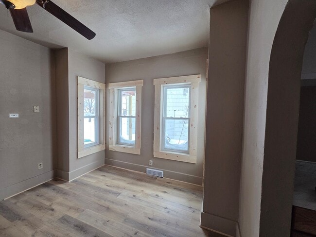 Building Photo - Freshly Updated 4 Bedroom 1 Bath Single Family Home in Marinette