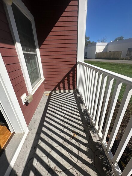 Building Photo - 54 Loomis St