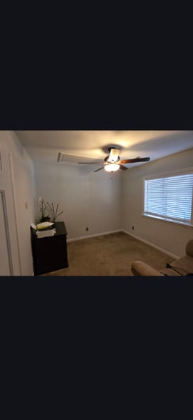 Building Photo - 4365 Lakeside Dr